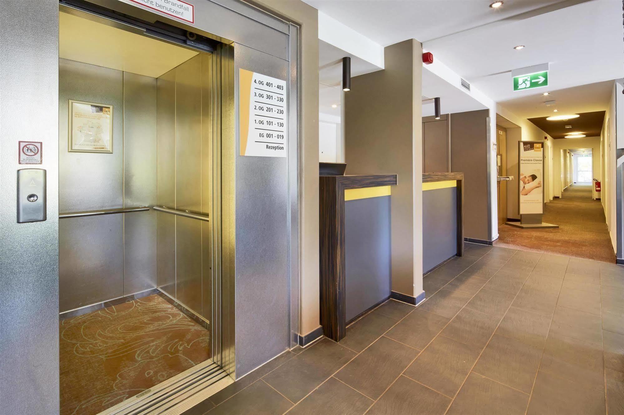 B&B Hotel Muenchen-푸츠브룬 외부 사진
