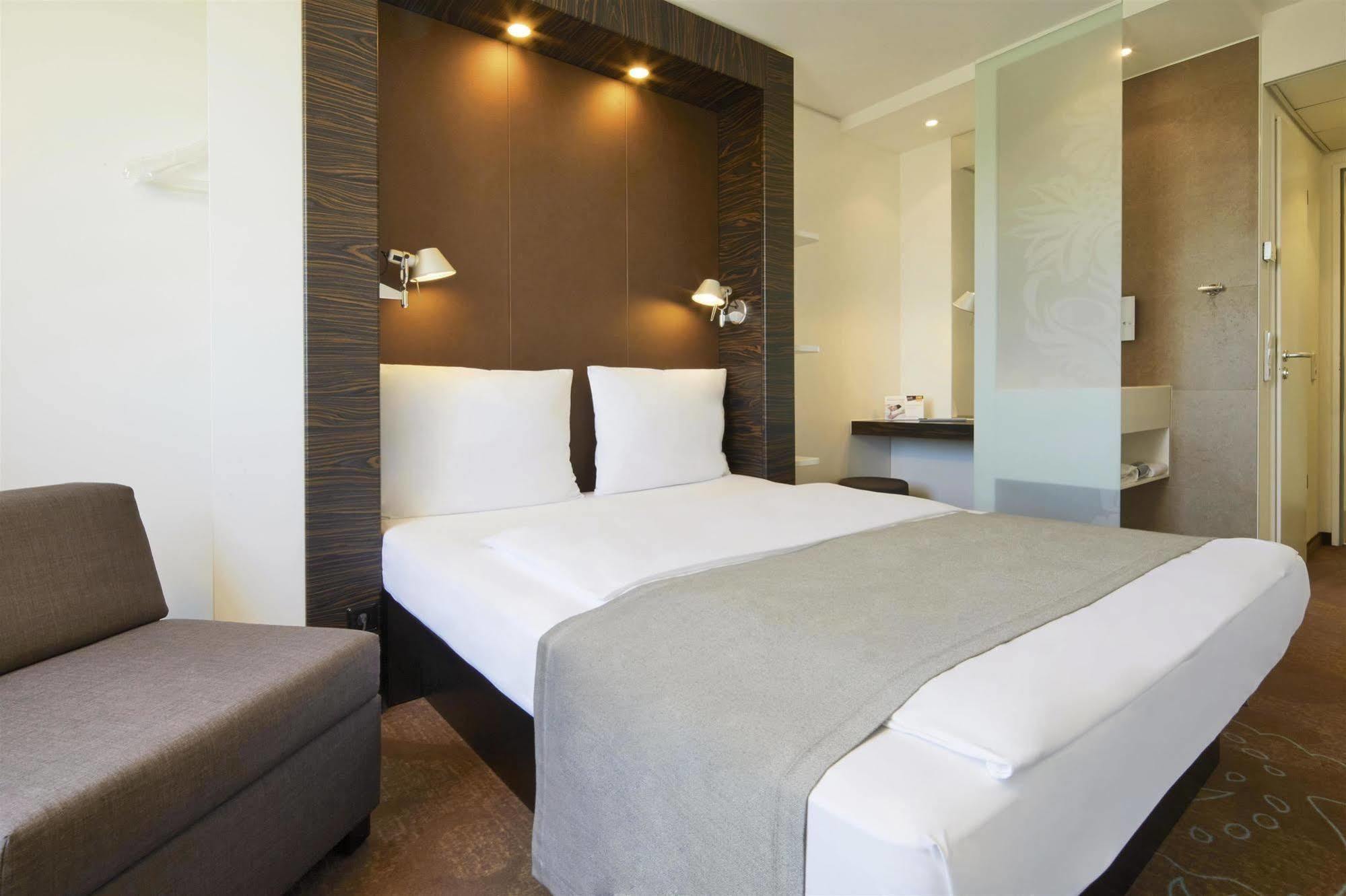 B&B Hotel Muenchen-푸츠브룬 외부 사진