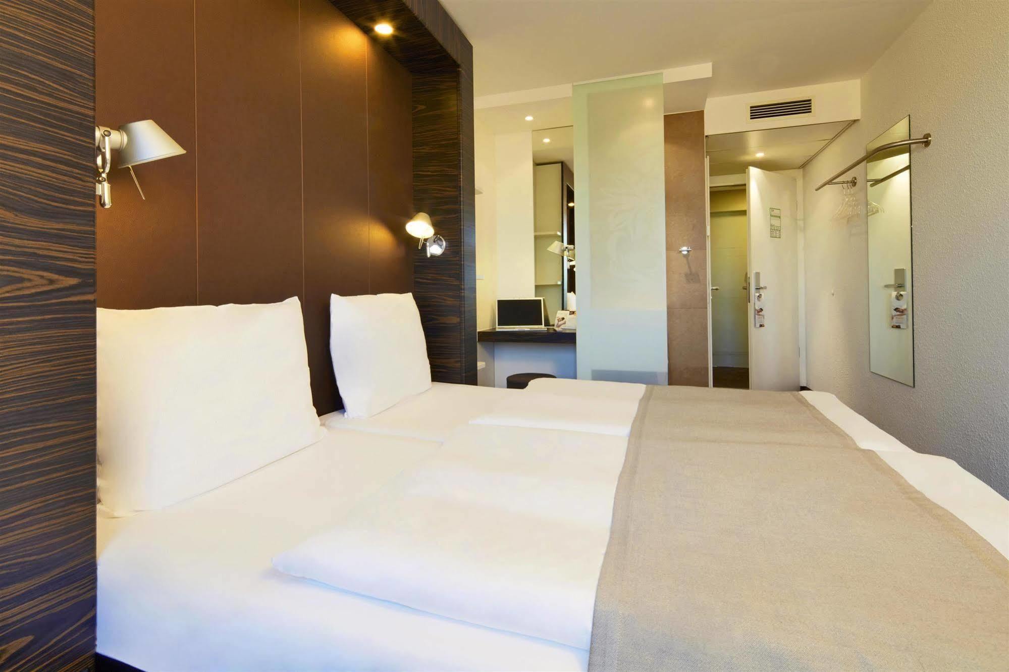 B&B Hotel Muenchen-푸츠브룬 외부 사진