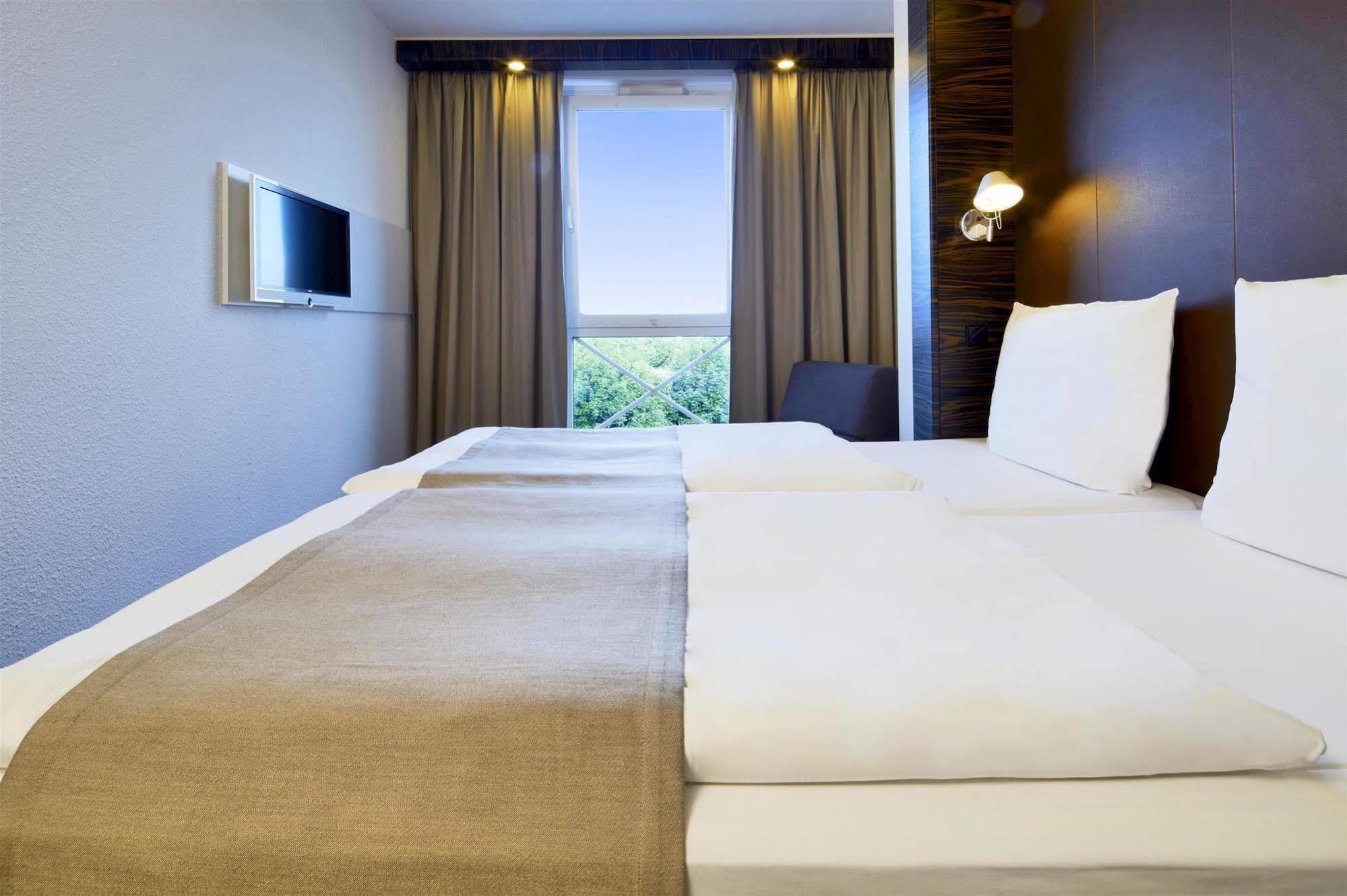 B&B Hotel Muenchen-푸츠브룬 외부 사진