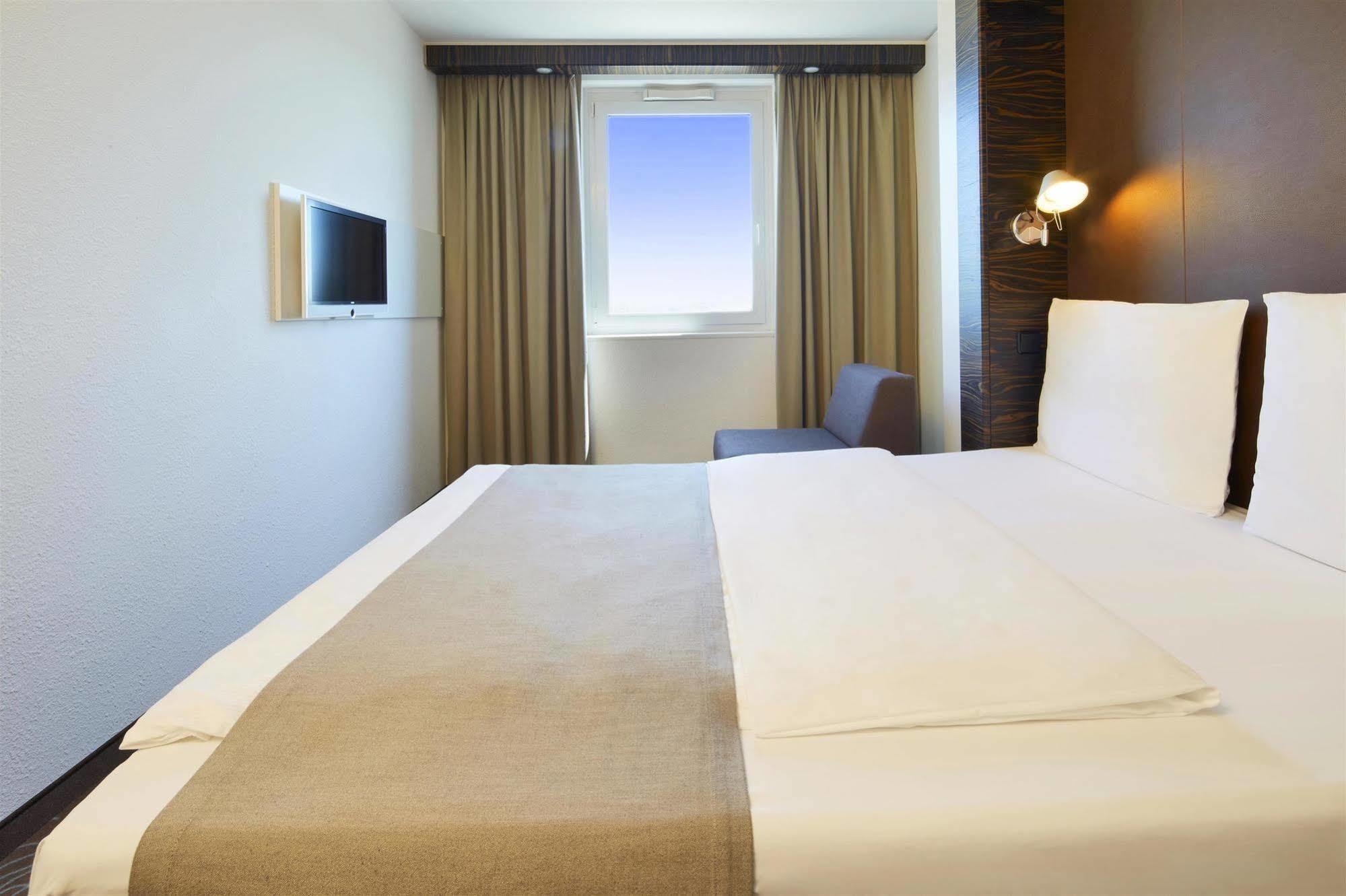 B&B Hotel Muenchen-푸츠브룬 외부 사진