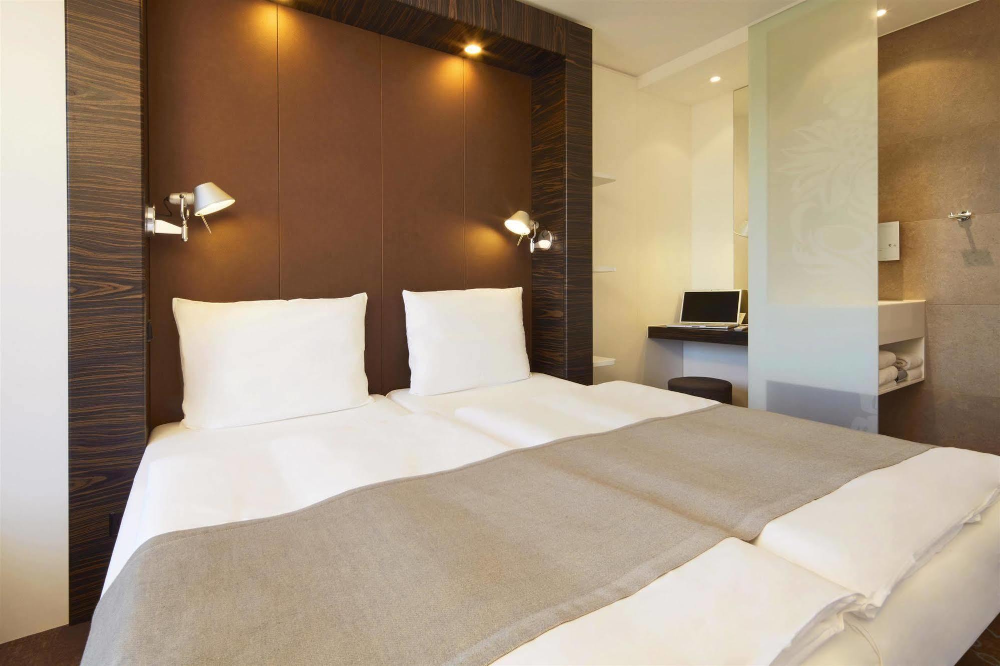 B&B Hotel Muenchen-푸츠브룬 외부 사진
