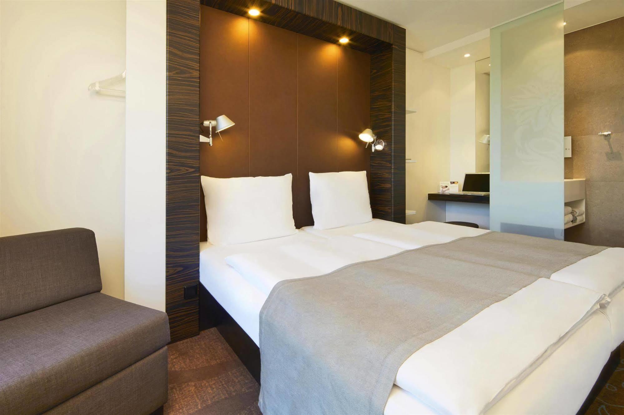B&B Hotel Muenchen-푸츠브룬 외부 사진