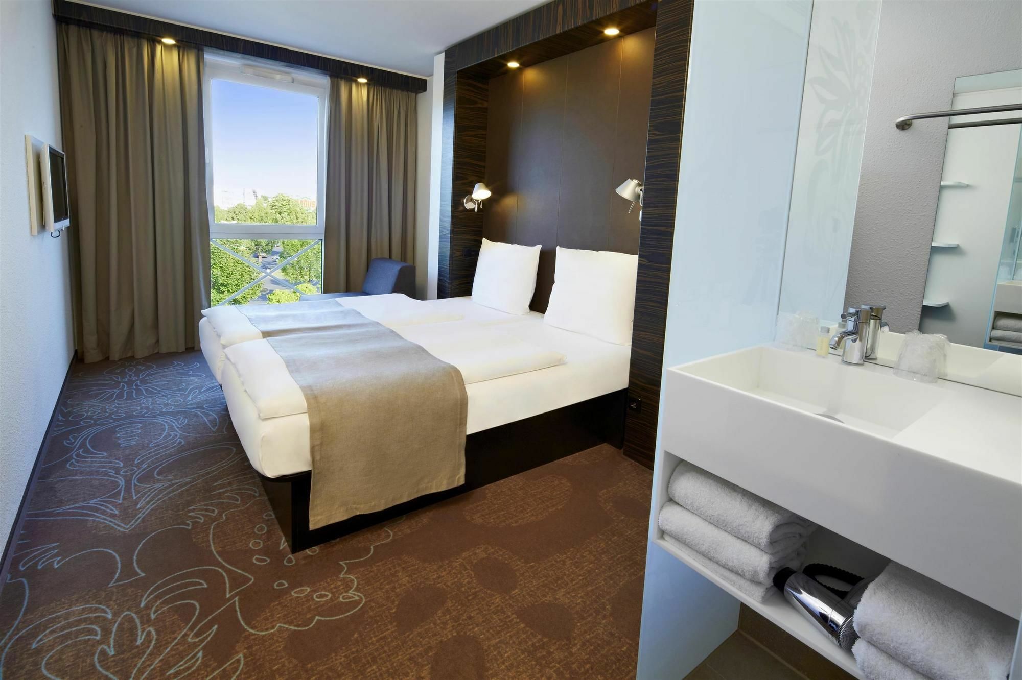 B&B Hotel Muenchen-푸츠브룬 외부 사진